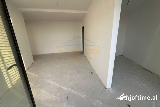Shtepi ne shitje Apartament ne Tirane, 3+1, Mobilimi Bosh, pa mobiluar, Pagesa 610,000  Euro.