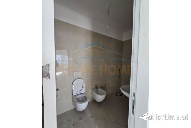Shtepi ne shitje Apartament ne Tirane, 2+1, Mobilimi Bosh, pa mobiluar, Pagesa 155,000  Euro.