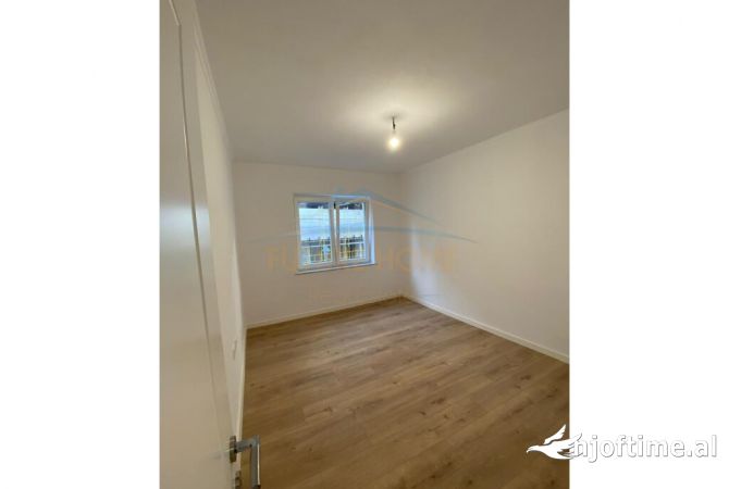 Shtepi ne shitje Apartament ne Tirane, 2+1, Mobilimi Bosh, pa mobiluar, Pagesa 185,000  Euro.