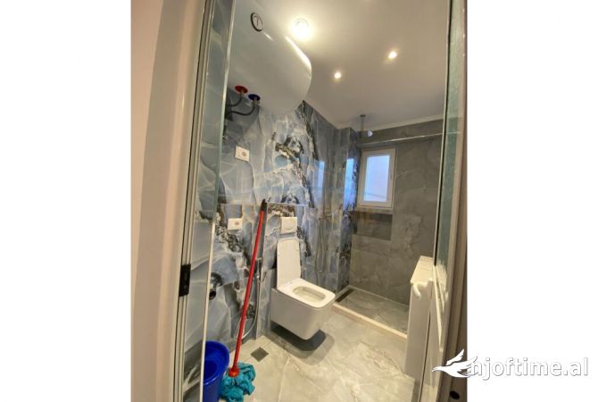 Shtepi ne shitje Apartament ne Tirane, 2+1, Mobilimi Bosh, pa mobiluar, Pagesa 185,000  Euro.