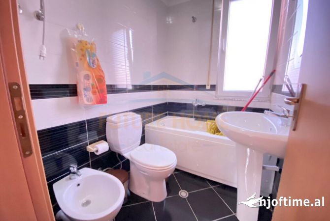 Shtepi me qera Apartament ne Tirane, 2+1, Mobilimi E mobiluar, Pagesa 350  Euro.