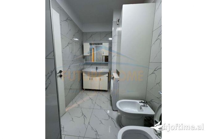 Shtepi ne shitje Apartament ne Tirane, 2+1, Mobilimi E mobiluar, Pagesa 260,000  Euro.