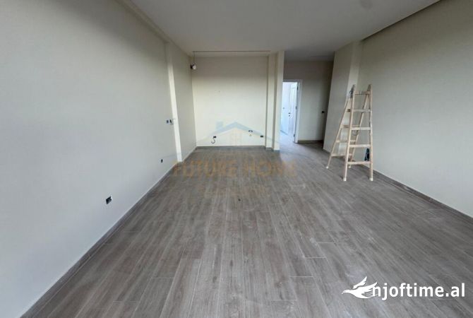 Shtepi ne shitje Apartament ne Tirane, 3+1, Mobilimi Bosh, pa mobiluar, Pagesa 263,400  Euro.