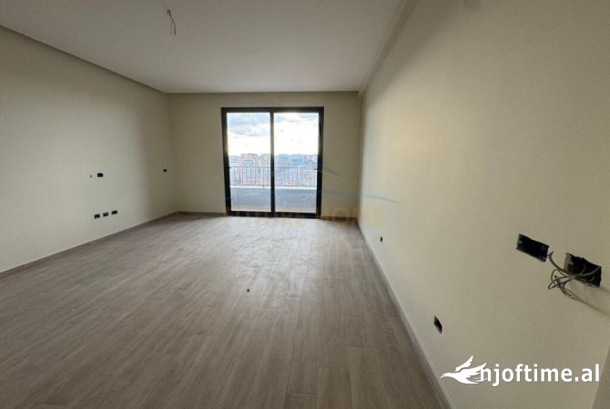 Shtepi ne shitje Apartament ne Tirane, 3+1, Mobilimi Bosh, pa mobiluar, Pagesa 263,400  Euro.