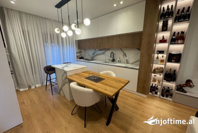 Shtepi me qera Vila Luksoze ne Tirane, 3+1, Mobilimi E mobiluar, Pagesa 3,000  Euro.