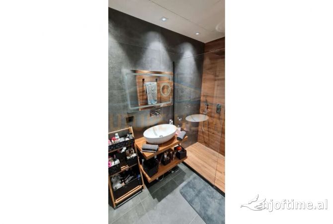 Shtepi me qera 2+1 ne Tirane - 750 Euro