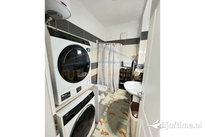 Shtepi ne shitje Apartament ne Tirane, 2+1, Mobilimi E mobiluar, Pagesa 140,000  Euro.