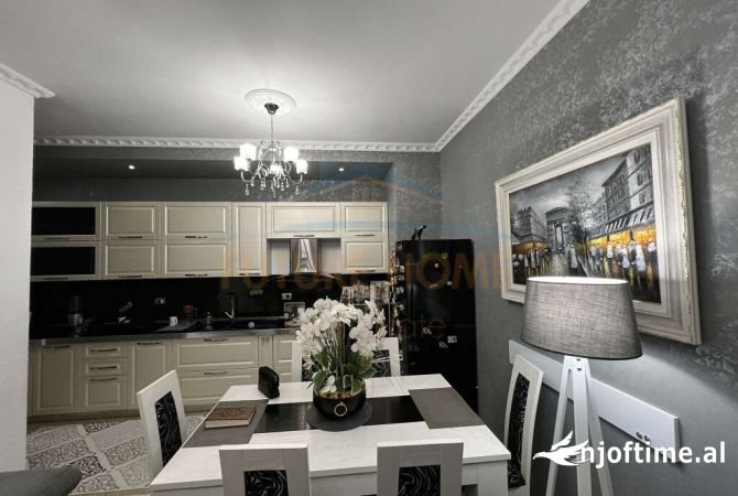 Shtepi ne shitje Apartament ne Tirane, 2+1, Mobilimi E mobiluar, Pagesa 140,000  Euro.