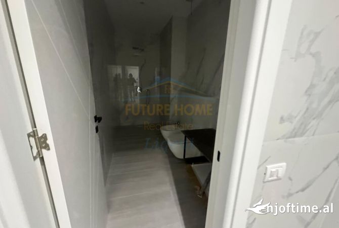 Shtepi ne shitje Penthose(kati i fundit panoramik) ne Tirane, 4+1, Mobilimi Bosh, pa mobiluar, Pagesa 520,000  Euro.