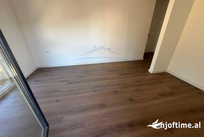 Shtepi ne shitje Penthose(kati i fundit panoramik) ne Tirane, 4+1, Mobilimi Bosh, pa mobiluar, Pagesa 520,000  Euro.