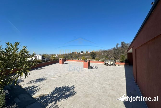 Shtepi ne shitje Penthose(kati i fundit panoramik) ne Tirane, 4+1, Mobilimi Bosh, pa mobiluar, Pagesa 520,000  Euro.