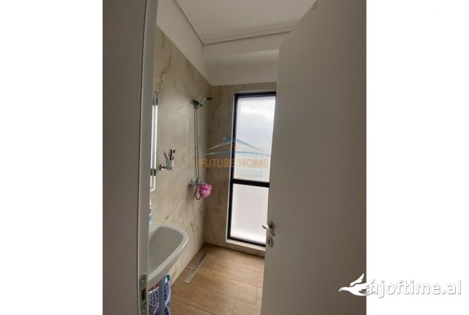 Shtepi ne shitje Apartament ne Tirane, 1+1, Mobilimi E mobiluar, Pagesa 160,000  Euro.