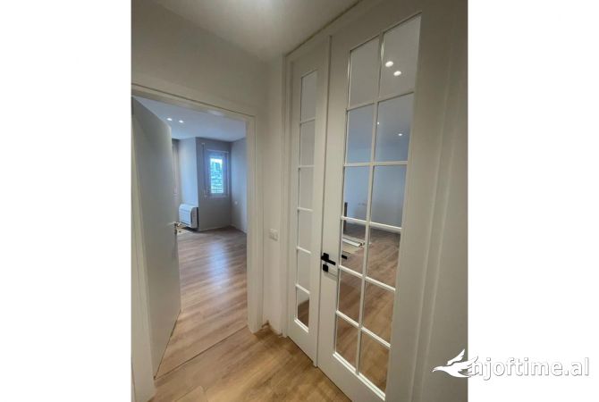 Shtepi ne shitje Apartament ne Tirane, 2+1, Mobilimi E mobiluar, Pagesa 250,000  Euro.