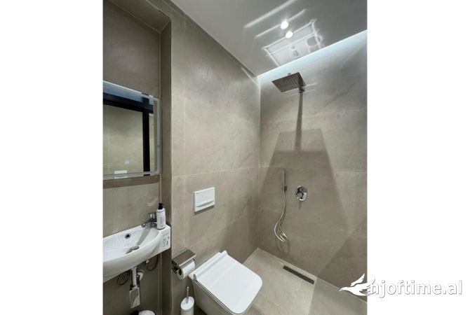 Shtepi ne shitje Apartament ne Tirane, 2+1, Mobilimi E mobiluar, Pagesa 184,000  Euro.