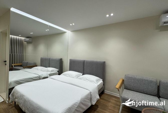 Shtepi ne shitje Apartament ne Tirane, 2+1, Mobilimi E mobiluar, Pagesa 184,000  Euro.