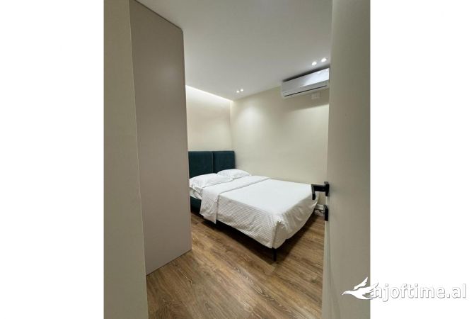 Shtepi ne shitje Apartament ne Tirane, 2+1, Mobilimi E mobiluar, Pagesa 184,000  Euro.