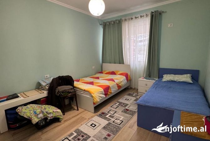 Shtepi ne shitje Apartament ne Tirane, 3+1, Mobilimi E mobiluar, Pagesa 230,000  Euro.