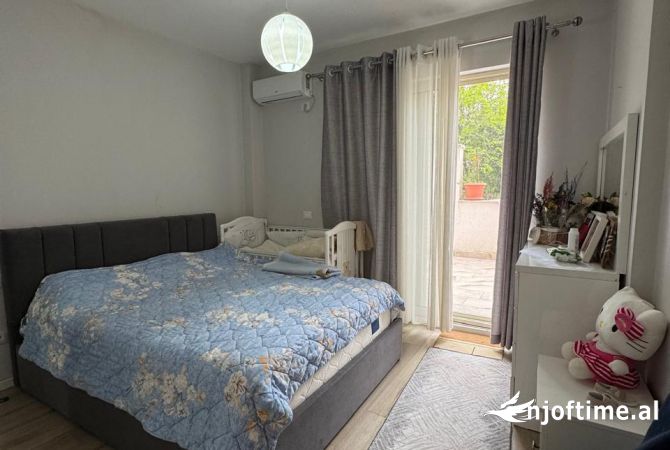Shtepi ne shitje Apartament ne Tirane, 3+1, Mobilimi E mobiluar, Pagesa 230,000  Euro.