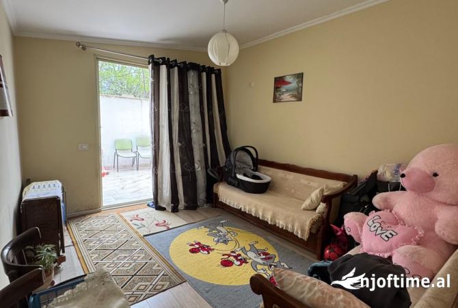 Shtepi ne shitje Apartament ne Tirane, 3+1, Mobilimi E mobiluar, Pagesa 230,000  Euro.