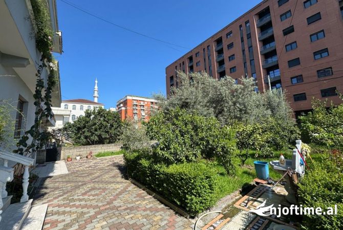 Shtepi me qera Apartament ne Tirane, 2+1, Mobilimi Pjeserisht e mobiluar, Pagesa 400  Euro.