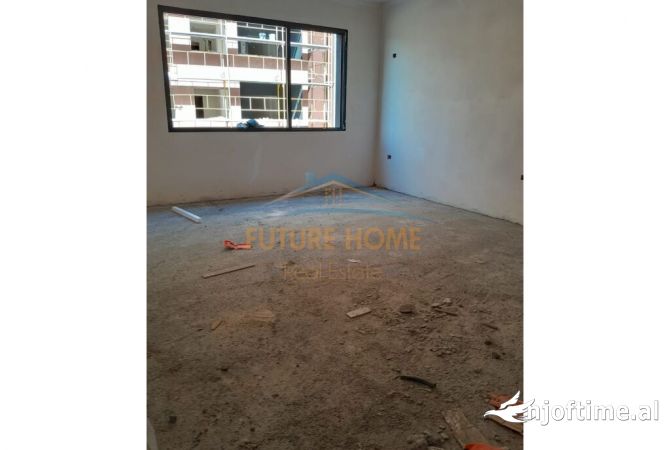 Shtepi ne shitje Apartament ne Tirane, 2+1, Mobilimi Bosh, pa mobiluar, Pagesa 180,000  Euro.