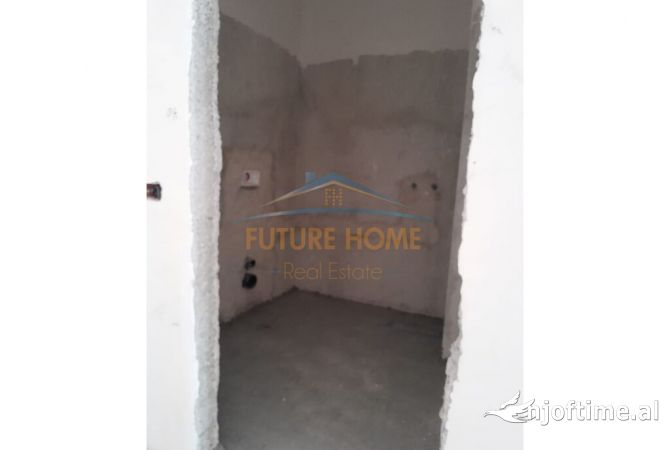 Shtepi ne shitje Apartament ne Tirane, 2+1, Mobilimi Bosh, pa mobiluar, Pagesa 180,000  Euro.