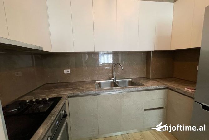 Shtepi ne shitje Apartament ne Tirane, 2+1, Mobilimi E mobiluar, Pagesa 210,000  Euro.