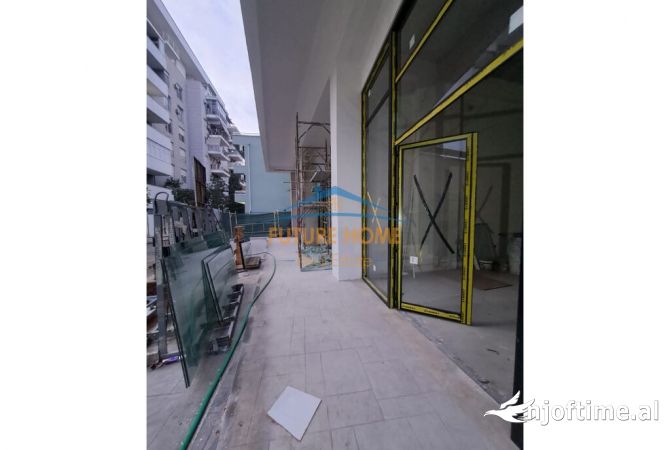 Ambient biznesi me qera 2+1 ne Tirane - 4,000 Euro