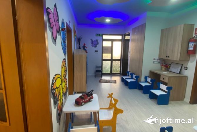Ambient biznesi me qera 3+1 ne Tirane - 1,000 Euro