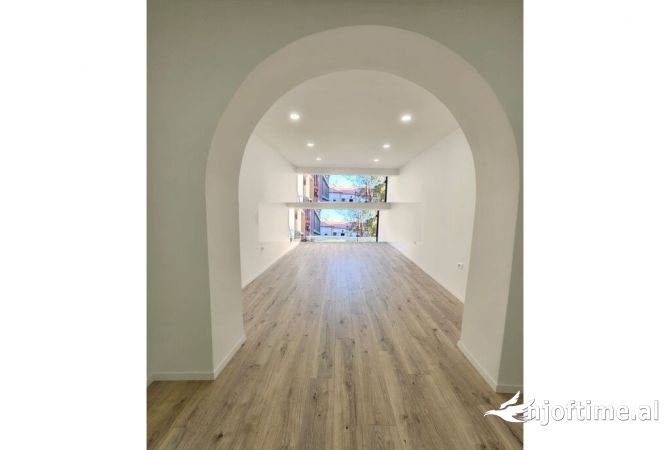 Ambient biznesi me qera 1+1 ne Tirane - 700 Euro