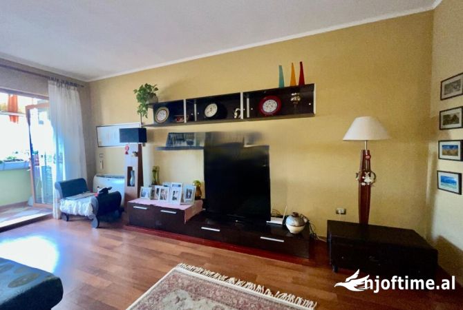 Shtepi me qera 2+1 ne Tirane - 800 Euro