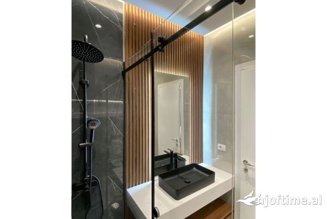 Shtepi me qera 2+1 ne Tirane - 1,500 Euro