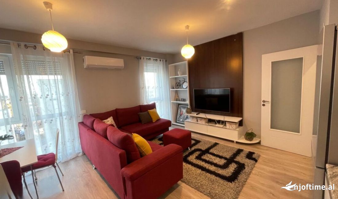 Shtepi me qera Apartament ne Tirane, 2+1, Mobilimi E mobiluar, Pagesa 650  Euro.
