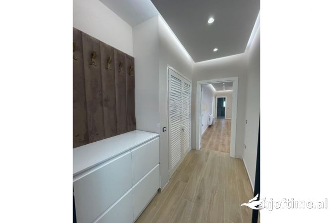 Shtepi me qera 3+1 ne Tirane - 1,600 Euro