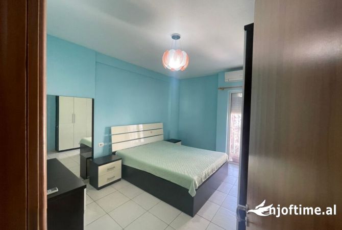 Shtepi me qera Apartament ne Tirane, 2+1, Mobilimi E mobiluar, Pagesa 550  Euro.