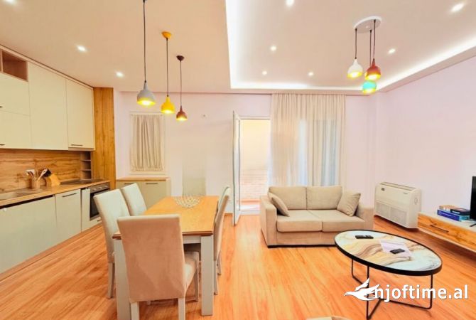 JEPET APARTAMENT 3+1+2 ME QIRA TEK LIQENI I THATE 700 € /Muaj
