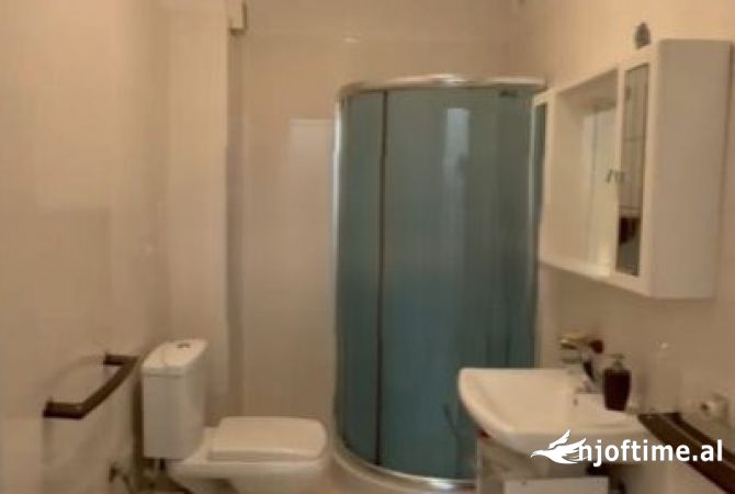 Shtepi me qera Apartament ne Tirane, 2+1, Mobilimi E mobiluar, Pagesa 600  Euro.