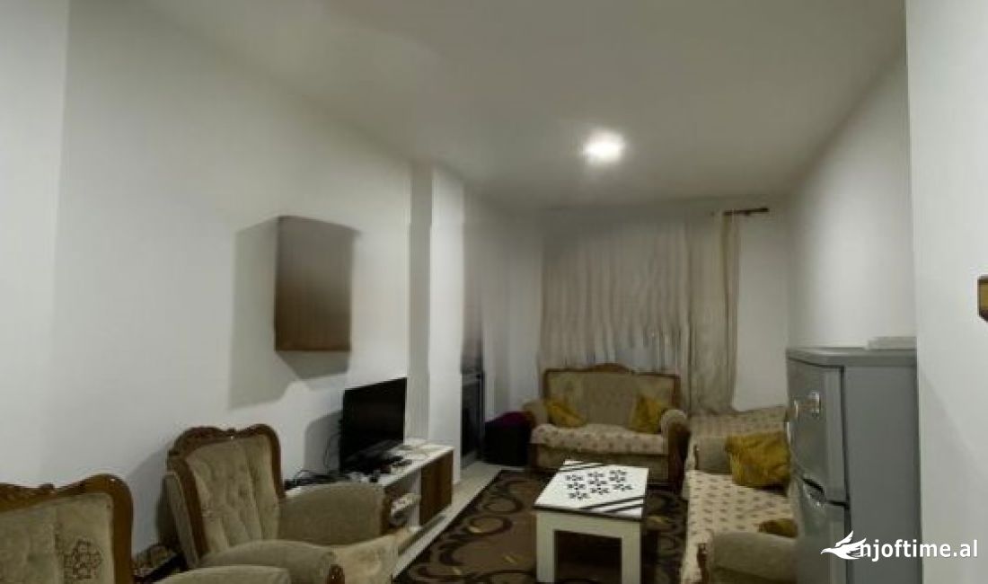 Shtepi ne shitje Apartament ne Tirane, 1+1, Mobilimi E mobiluar, Pagesa 75,000  Euro.
