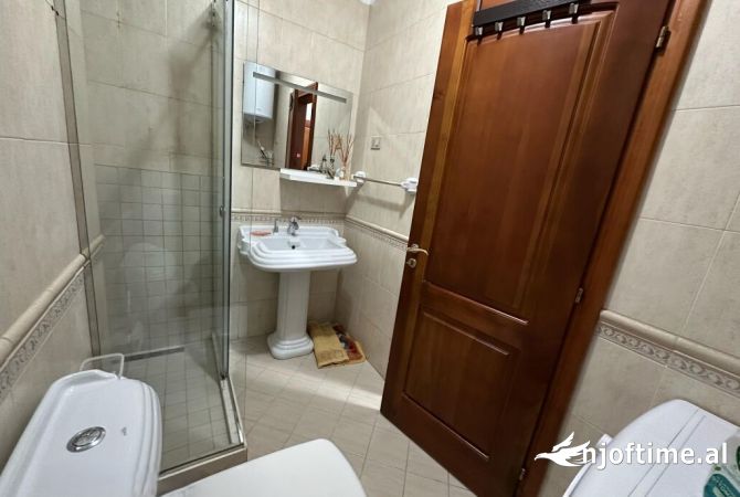 Shtepi me qera Apartament ne Tirane, 2+1, Mobilimi E mobiluar, Pagesa 650  Euro.