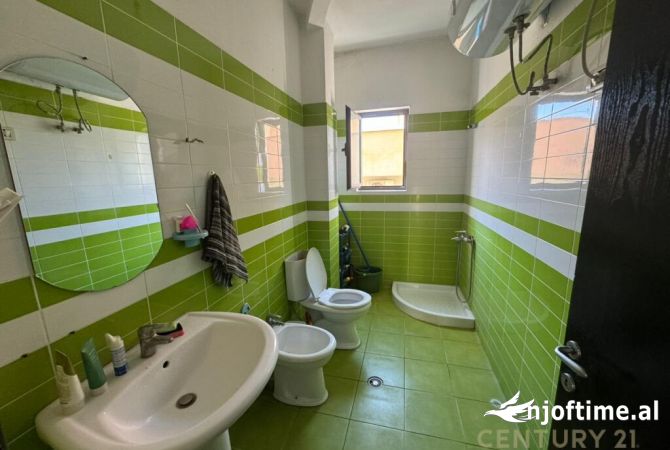 Shtepi ne shitje Apartament ne Tirane, 1+1, Mobilimi E mobiluar, Pagesa 94,500  Euro.