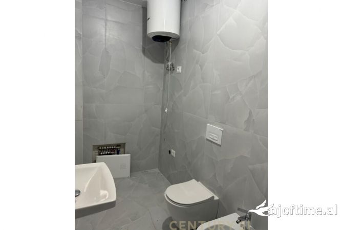 Shtepi ne shitje Apartament ne Tirane, 1+1, Mobilimi Bosh, pa mobiluar, Pagesa 83,000  Euro.