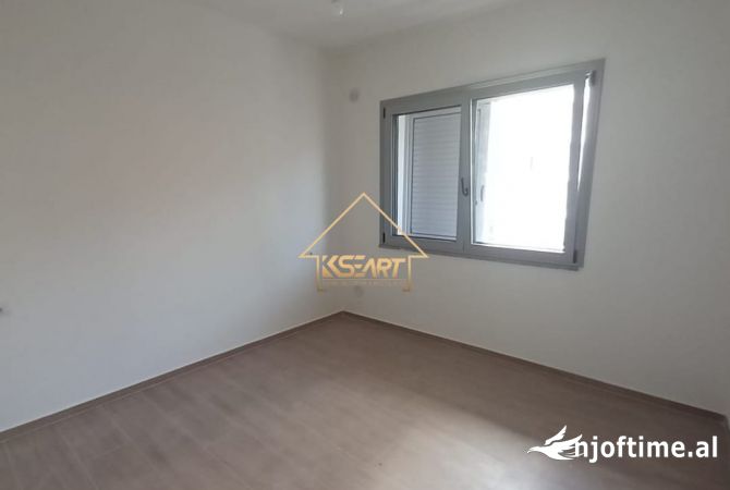Shtepi ne shitje Apartament ne Vlore, 1+1, Mobilimi Bosh, pa mobiluar, Pagesa 106,400  Euro.