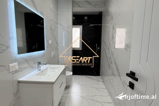 Shtepi ne shitje Apartament ne Vlore, 2+1, Mobilimi Bosh, pa mobiluar, Pagesa 1,990,000  Euro.