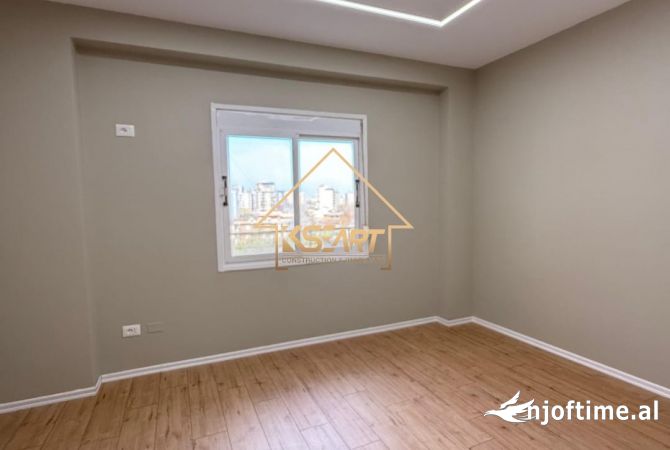 Shtepi ne shitje Apartament ne Vlore, 2+1, Mobilimi Bosh, pa mobiluar, Pagesa 1,990,000  Euro.