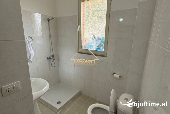 Shtepi ne shitje Apartament ne Vlore, 2+1, Mobilimi Bosh, pa mobiluar, Pagesa 95,000  Euro.
