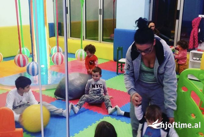 Veshje dhe Aksesor per Femije  ne Tirane - 10,000 Euro
