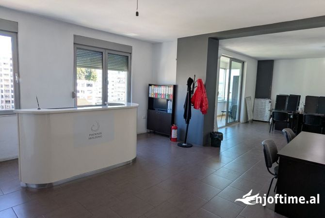 Ambjent biznesi me qera 3+1 ne Tirane - 700 Euro