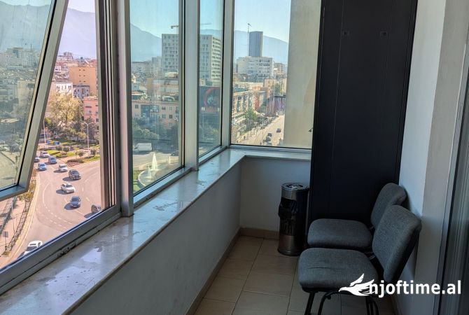 Ambjent biznesi me qera 3+1 ne Tirane - 700 Euro