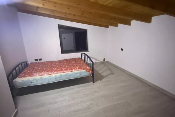 Shtepi me qera Apartament ne Tirane, 3+1, Mobilimi E mobiluar, Pagesa 400  Euro.