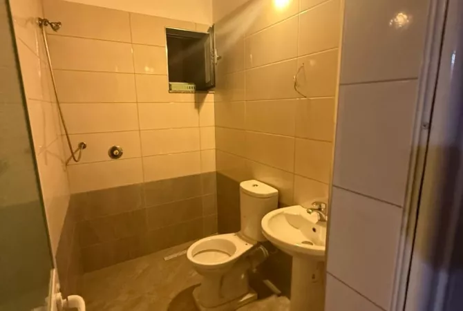Shtepi me qera Apartament ne Tirane, 3+1, Mobilimi E mobiluar, Pagesa 400  Euro.